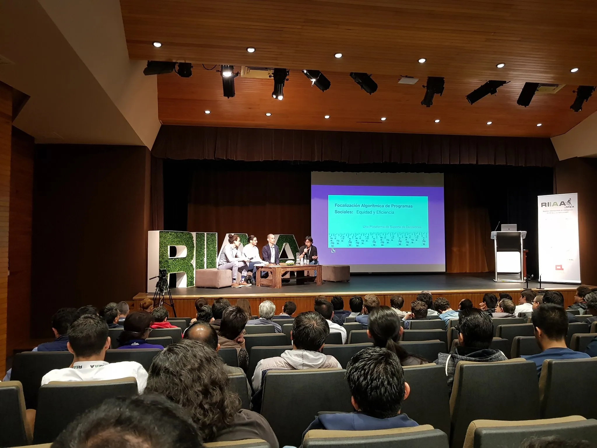 Conferencia RIIAA en Universum