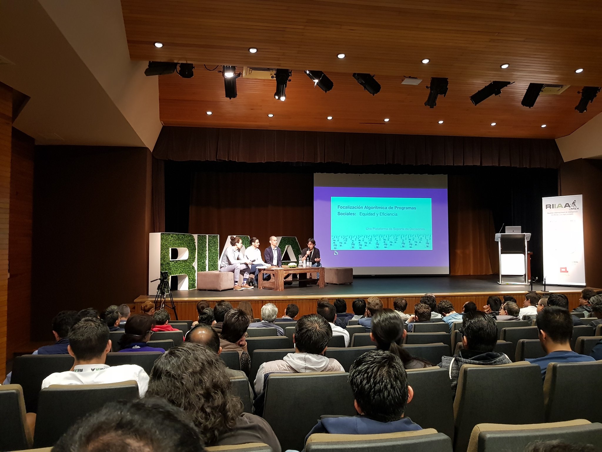 Conferencia RIIAA en Universum